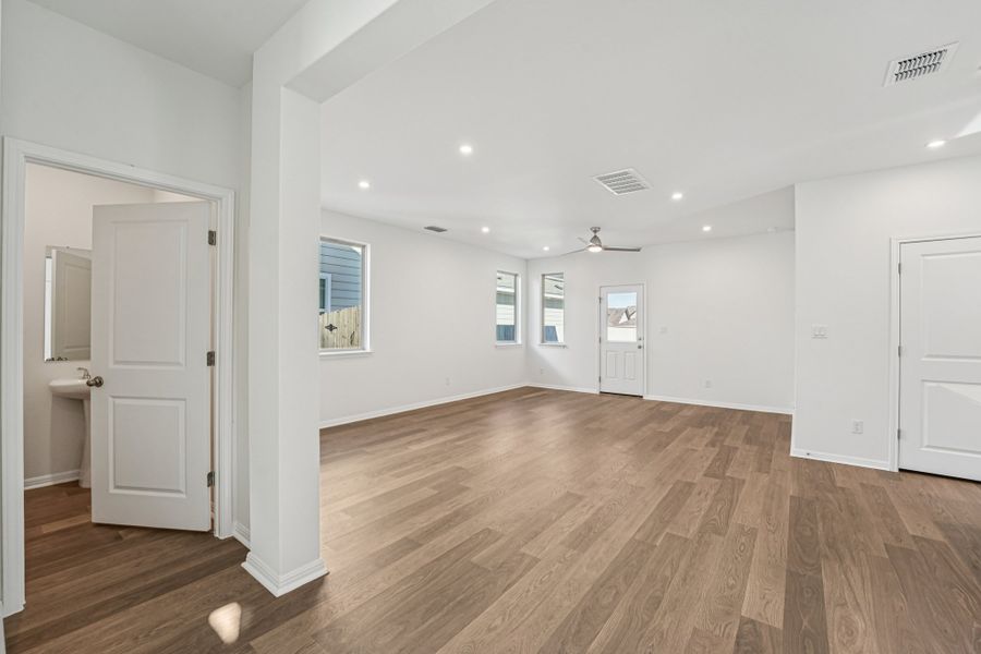 Spacious, unfurnished interior of a new home in Sage Hollow, Kyle (Image 17). Spacious, unfurnished interior of a new home in Sage Hollow, Kyle (Image 17).