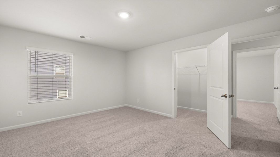 Spacious, unfurnished interior of a new home in Estates at Deer Hollow, Grovetown (Image 46).
