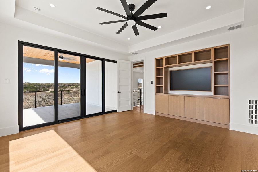 Spacious, unfurnished interior of a new home in , San Antonio (Image 21).