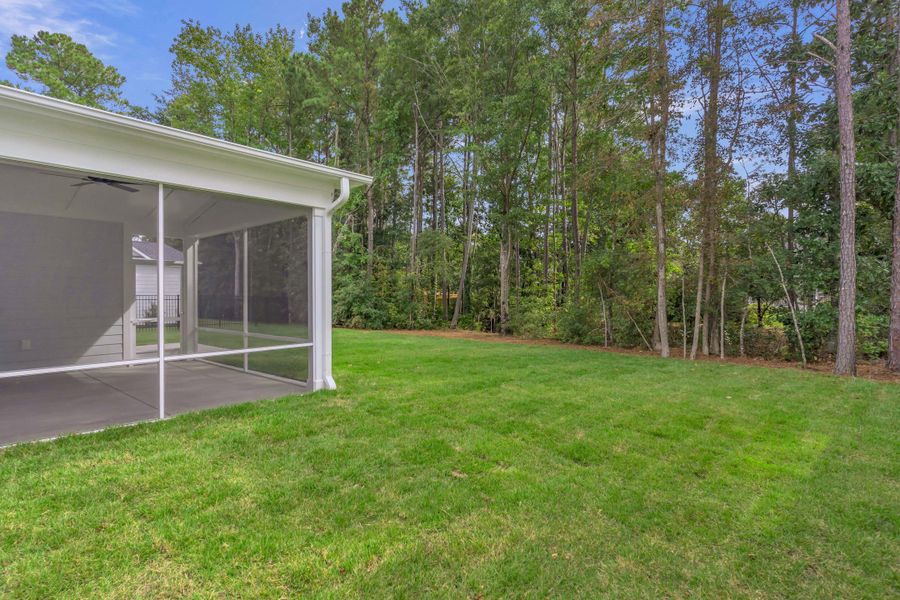 Representative exterior details of a home built from the The Hampton by RobuckHomes in Stonehenge, Raleigh (Image 61).