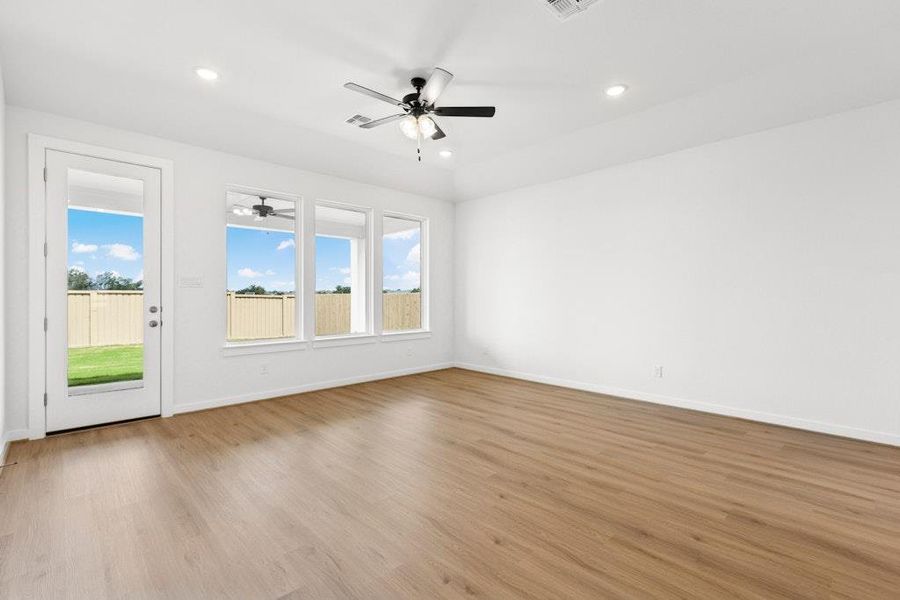 Spacious, unfurnished interior of a new home in Santa Rita Ranch, Liberty Hill (Image 25). Spacious, unfurnished interior of a new home in Santa Rita Ranch, Liberty Hill (Image 25).