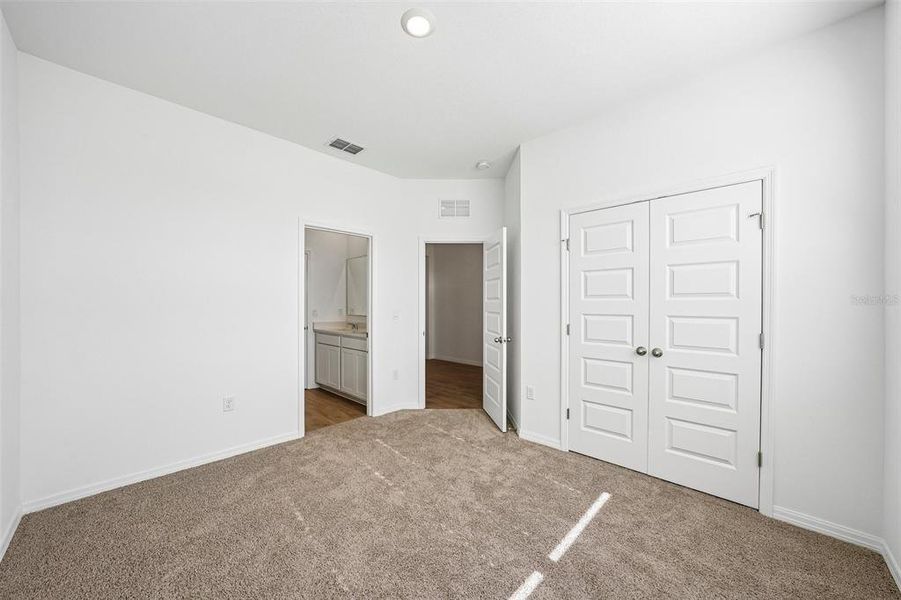 Spacious, unfurnished interior of a new home in , Lakeland (Image 30).