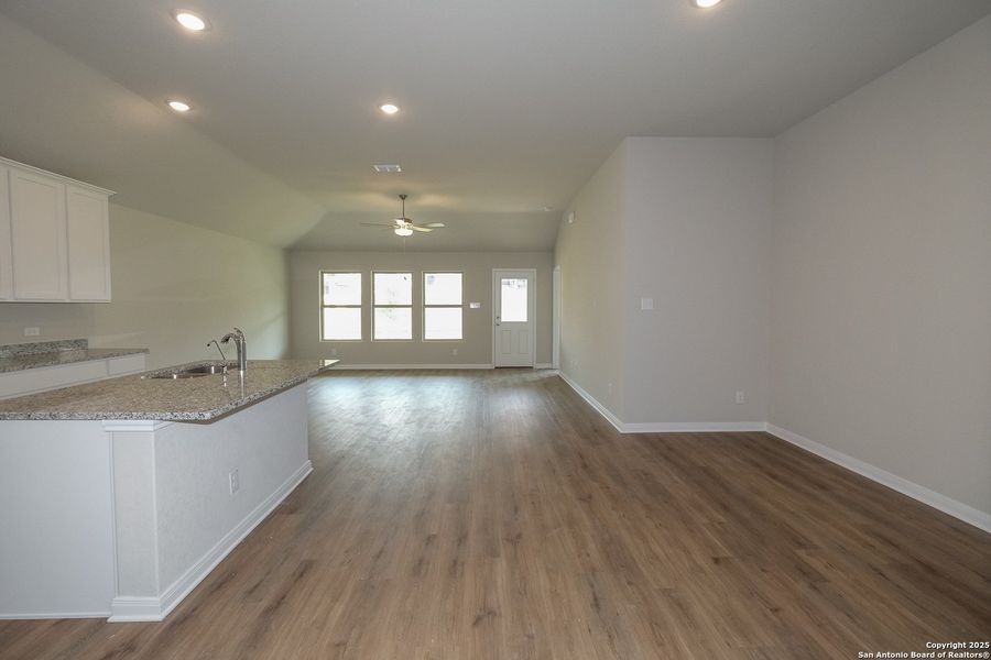 Spacious, unfurnished interior of a new home in Greenspoint Heights, Seguin (Image 34).
