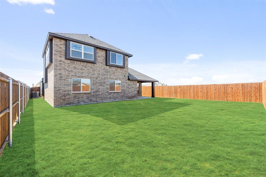 Exterior details and patio area of a home in Georgetown at Kings Fort 50s, Kaufman (Image 4).