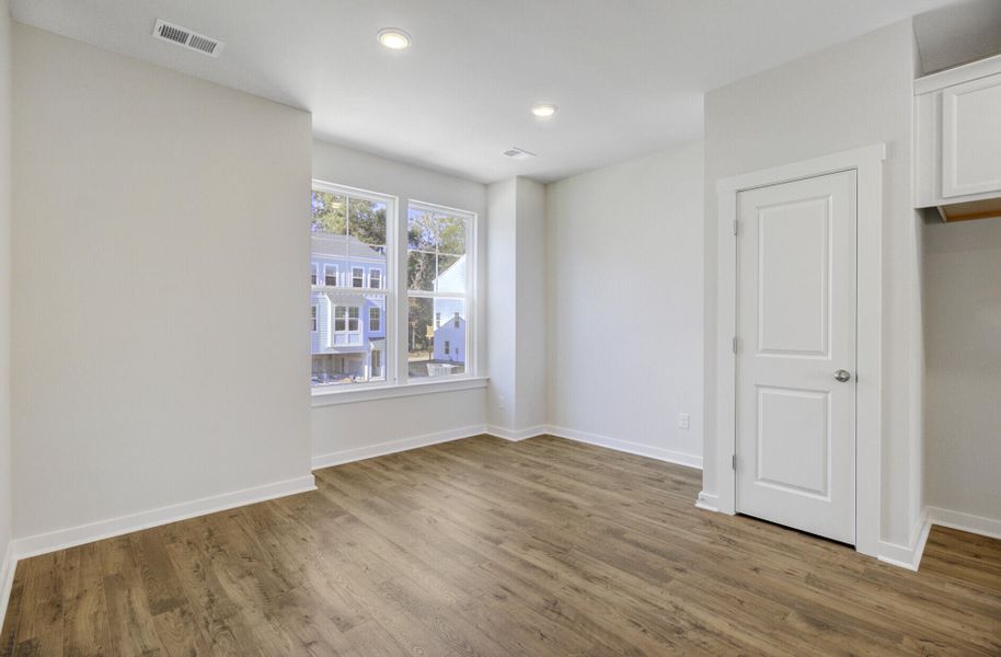 Spacious, unfurnished interior of a new home in , Johns Island (Image 18).