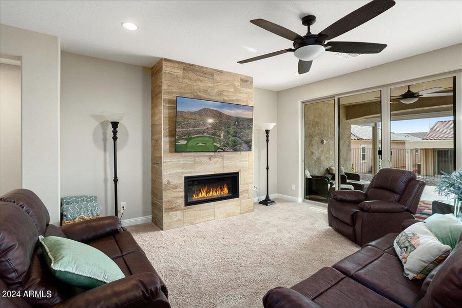 Great Room w/gas fireplace