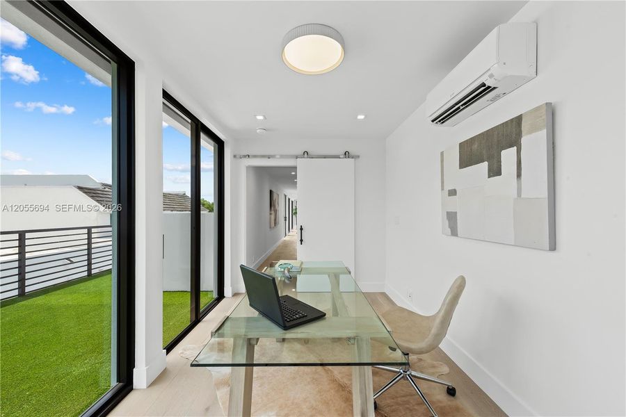 Furnished interior view inside a new home in , Fort Lauderdale (Image 10).