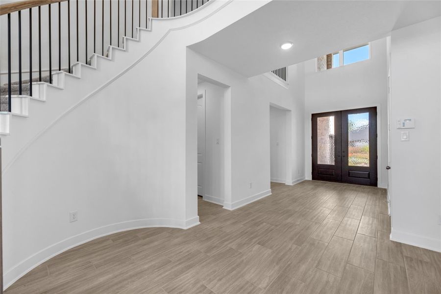 Spacious, unfurnished interior of a new home in Sienna, Missouri City (Image 20).