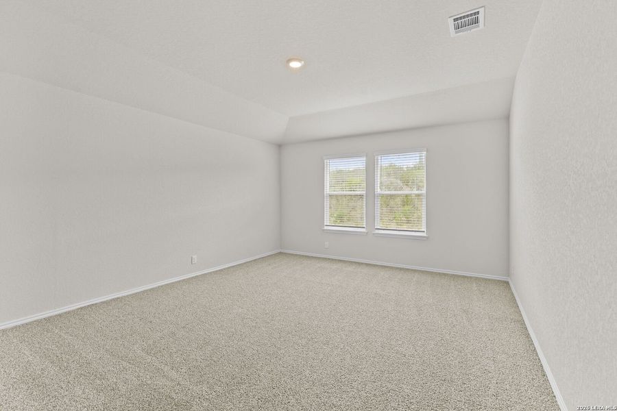 Spacious, unfurnished interior of a new home in Applewood, San Antonio (Image 10).
