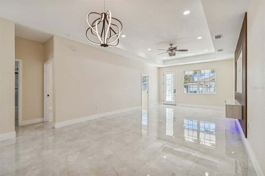 Spacious, unfurnished interior of a new home in , Tampa (Image 28).