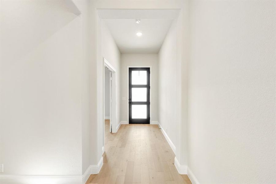 Spacious, unfurnished interior of a new home in Abe's Landing, Granbury (Image 19).