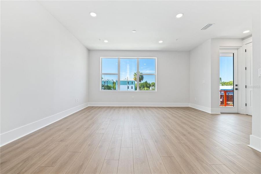 Spacious, unfurnished interior of a new home in , St. Petersburg (Image 13).