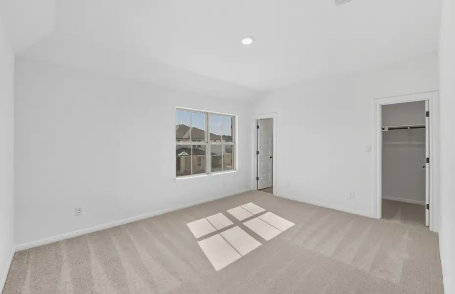 Spacious, unfurnished interior of a new home in Bluffview Reserve, Leander (Image 24).