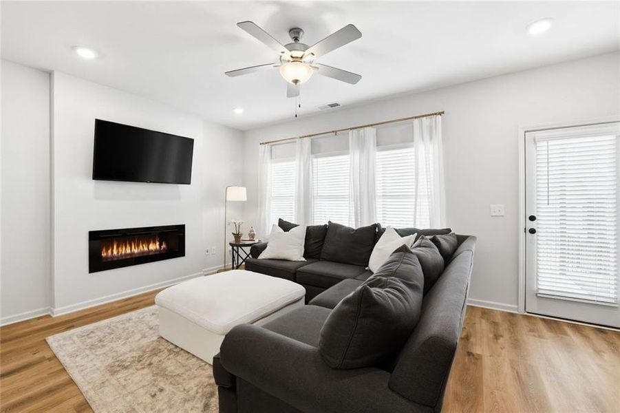 Furnished interior view inside a new home in , Jasper (Image 17).