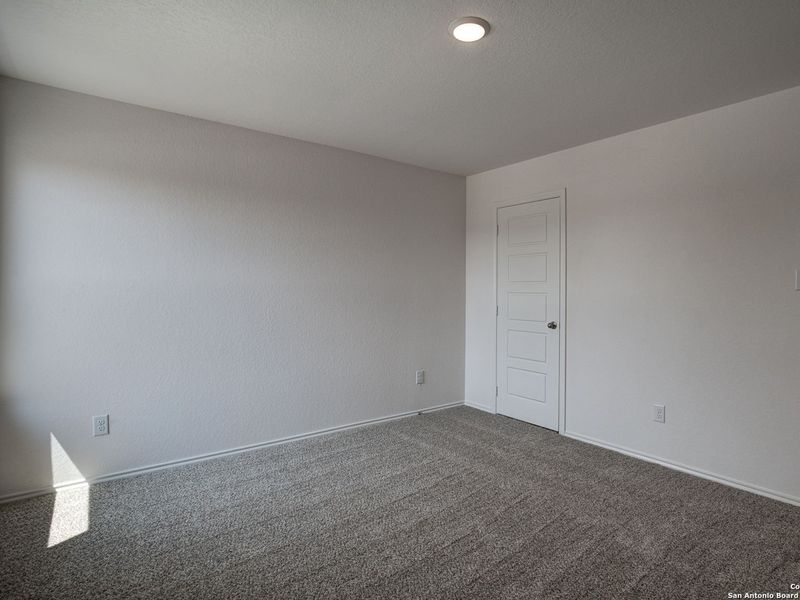 Spacious, unfurnished interior of a new home in Hannah Heights, Seguin (Image 27).