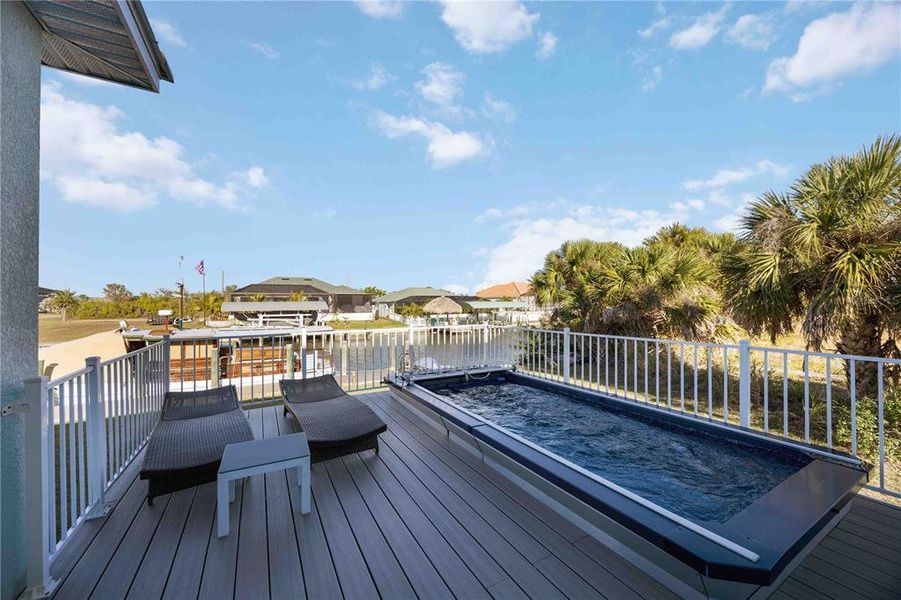 Exterior details and patio area of a home in , Port Charlotte (Image 2).