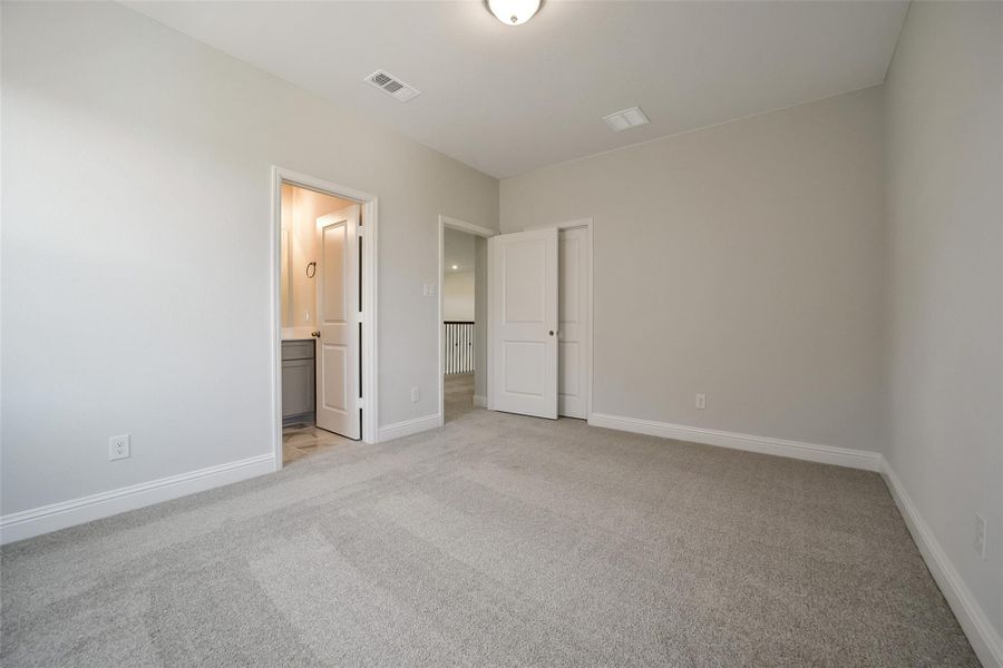 Spacious, unfurnished interior of a new home in Del Bello Lakes 60', Manvel (Image 26). Spacious, unfurnished interior of a new home in Del Bello Lakes 60', Manvel (Image 26).