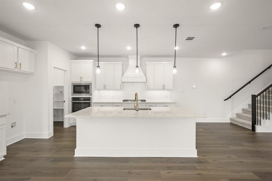 1529 Laurel- Kitchen-5152 1529 Laurel- Kitchen-5152