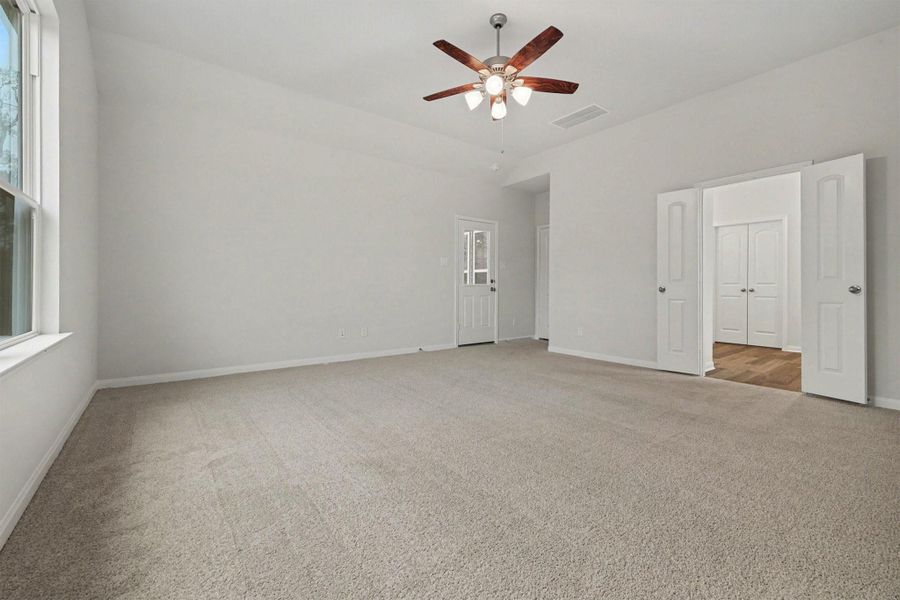 Spacious, unfurnished interior of a new home in Rose Hill Estates, Willis (Image 26).
