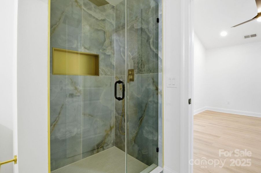 Image 33 of a home in .