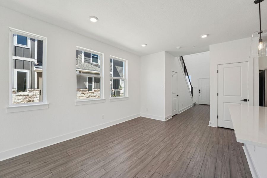 Spacious, unfurnished interior of a new home in Avery Centre, Round Rock (Image 12).