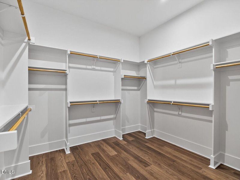 034-1280x960-primary-closet
