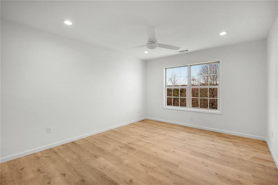 Spacious, unfurnished interior of a new home in , Calhoun (Image 7).