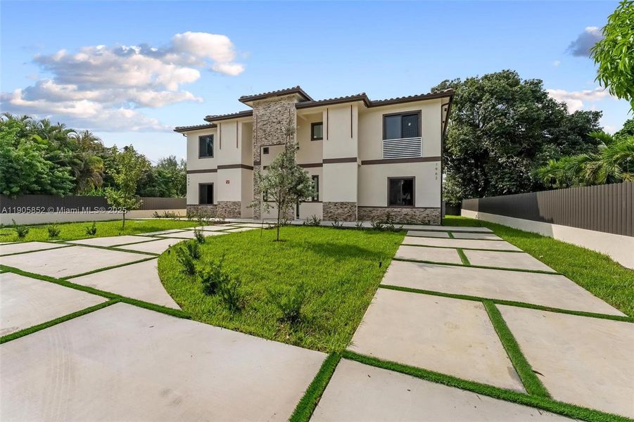 Exterior details and patio area of a home in , Miami (Image 33).