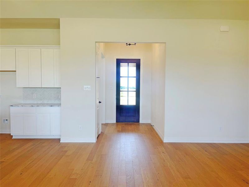 Spacious, unfurnished interior of a new home in The Ranch at Stone Hill, Waxahachie (Image 10).