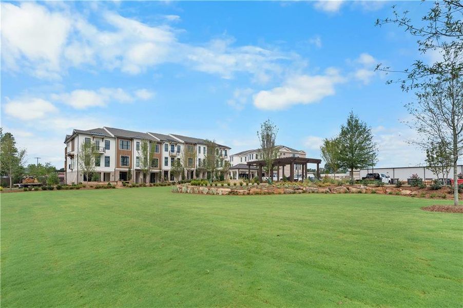 Community amenities in IveyBrooke, Alpharetta (Image 41). Community amenities in IveyBrooke, Alpharetta (Image 41).