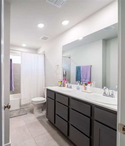 Furnished interior view inside a new home in Mason Woods, Cypress (Image 7). Furnished interior view inside a new home in Mason Woods, Cypress (Image 7).