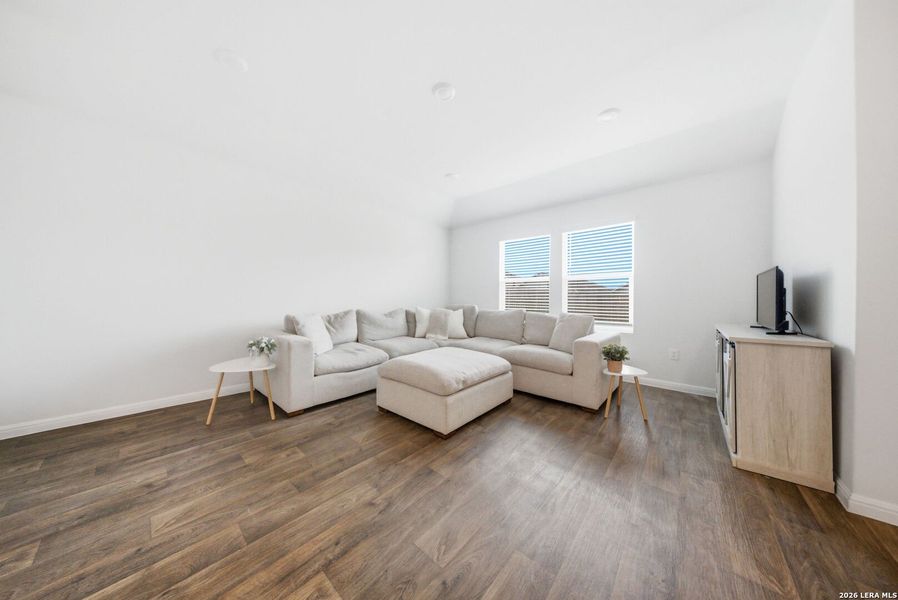 Furnished interior view inside a new home in Heather Glen, New Braunfels (Image 9). Furnished interior view inside a new home in Heather Glen, New Braunfels (Image 9).
