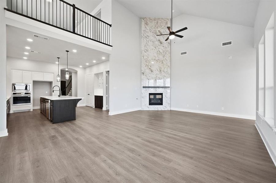 Spacious, unfurnished interior of a new home in Cambridge Crossing, Celina (Image 11).