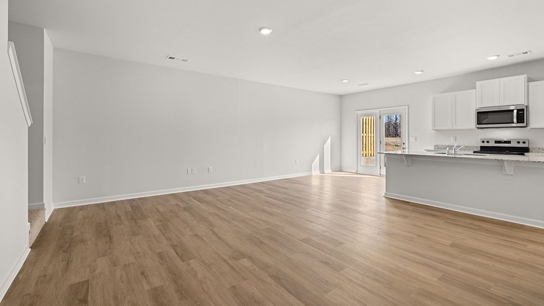 Spacious, unfurnished interior of a new home in Rolling Meadows, Jasper (Image 16).