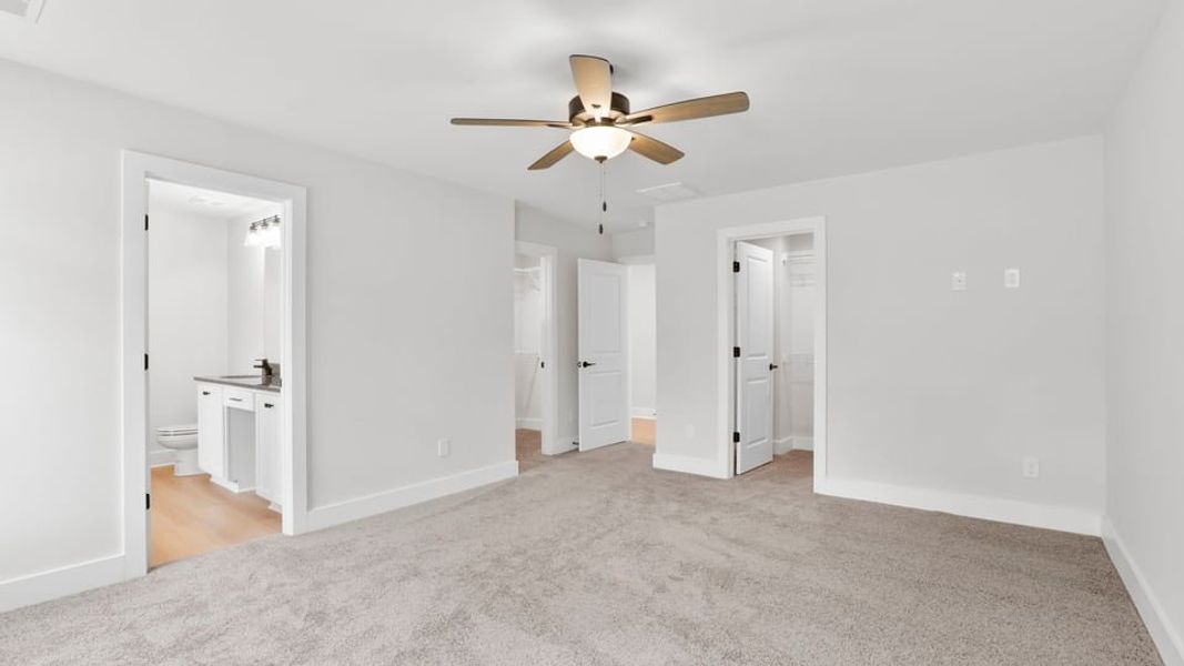 Representative unfurnished interior of a home built from the Bakersfield by D.R. Horton in Edgewood Estates, Greenville (Image 31).