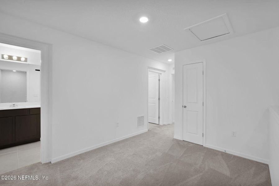 Spacious, unfurnished interior of a new home in , Jacksonville (Image 19).