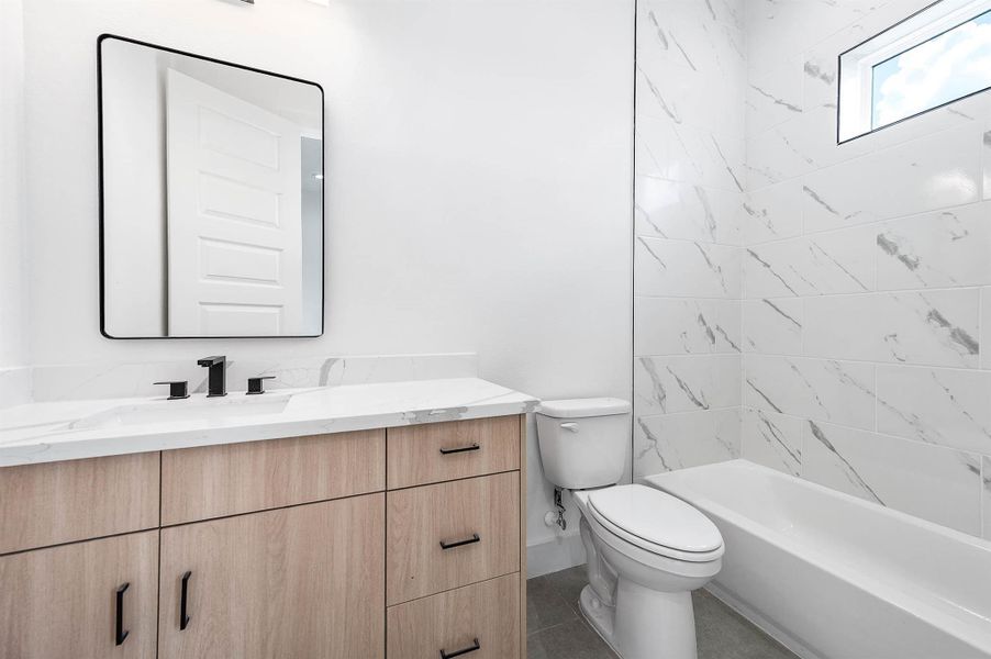 Secondary En-Suite Bathroom