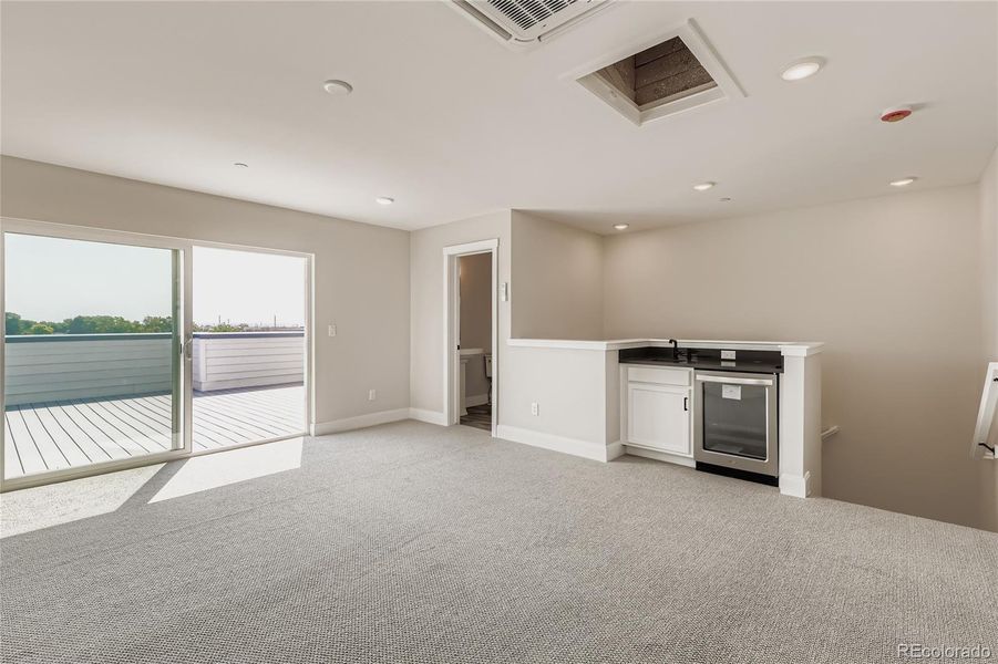 3rd floor loft w/wet bar! 3rd floor loft w/wet bar!