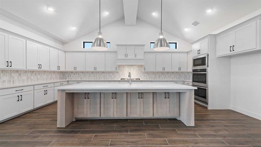 Furnished interior view inside a new home in Myrtle Creek 71', Waxahachie (Image 8). Furnished interior view inside a new home in Myrtle Creek 71', Waxahachie (Image 8).