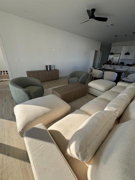 It is being sold unfurnished; the furnishings are shown for visualization purposes only. It is being sold unfurnished; the furnishings are shown for visualization purposes only.
