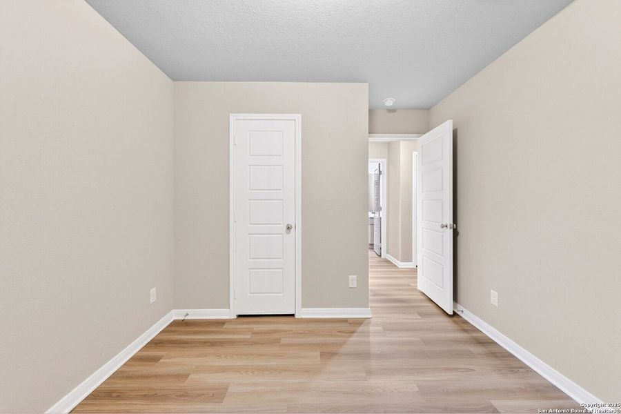 Spacious, unfurnished interior of a new home in Park Place, New Braunfels (Image 14).