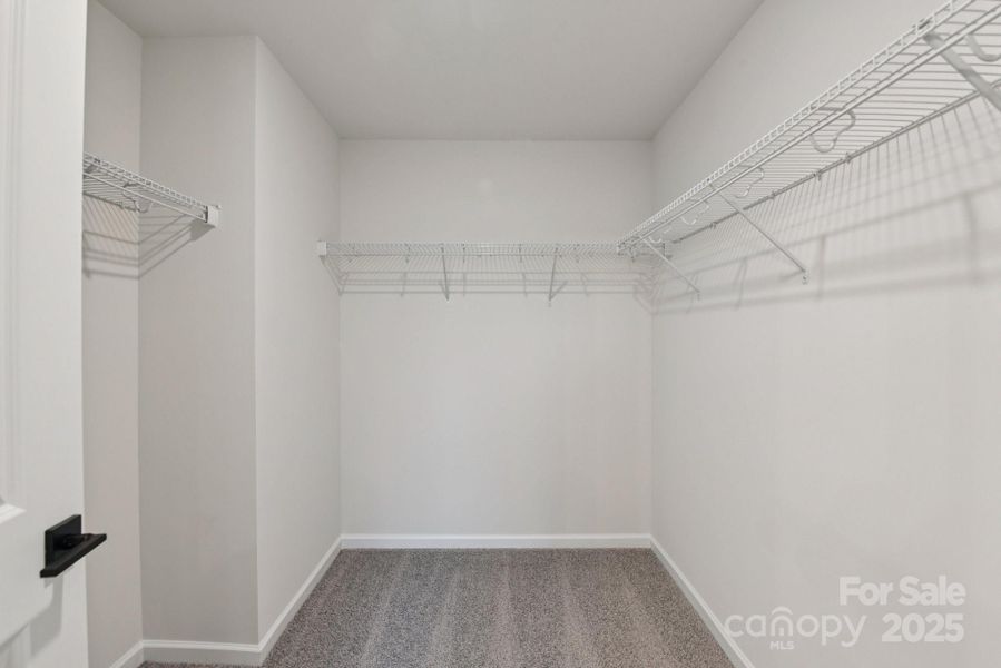 Spacious, unfurnished interior of a new home in Sylvan Creek, Denver (Image 12).