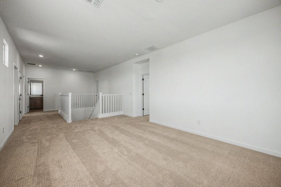 Spacious, unfurnished interior of a new home in Frontera, Surprise (Image 10).