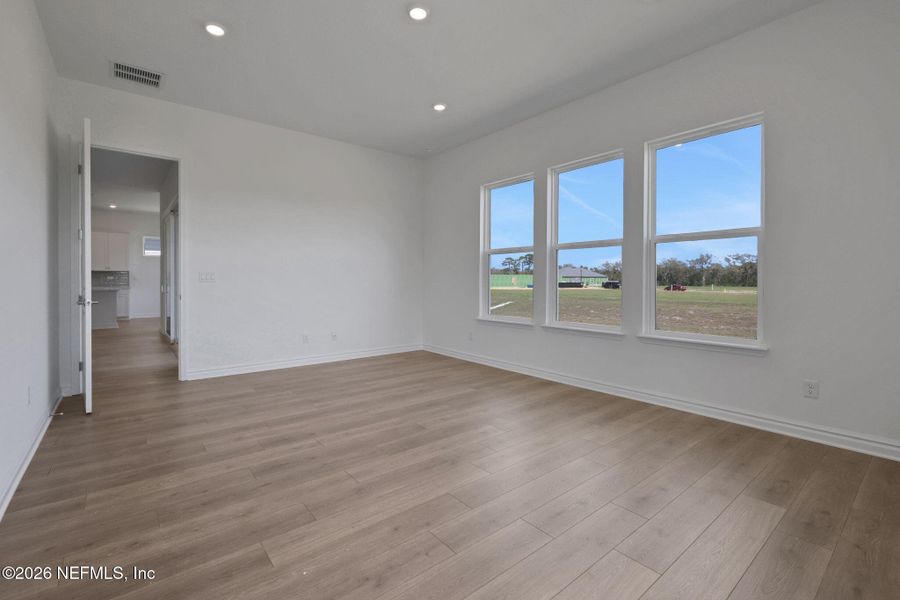 Spacious, unfurnished interior of a new home in Veranda Bay, Flagler Beach (Image 38).
