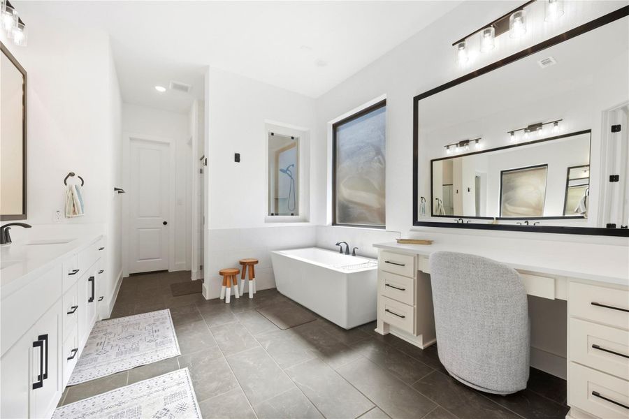 Furnished interior view inside a new home in Sienna, Missouri City (Image 7).
