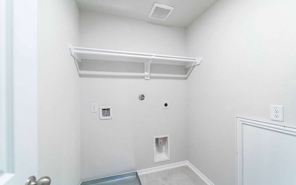 Spacious, unfurnished interior of a new home in Lago Mar, Texas City (Image 16).