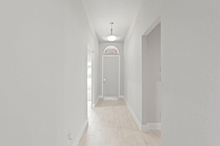 Spacious, unfurnished interior of a new home in Briarwood Crossing, Rosenberg (Image 13).