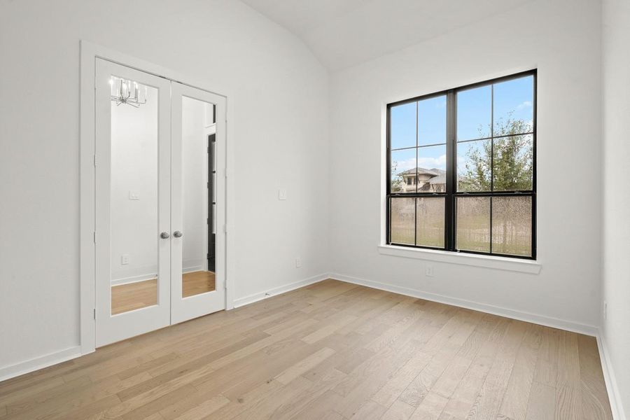 Spacious, unfurnished interior of a new home in Grange, Katy (Image 16).