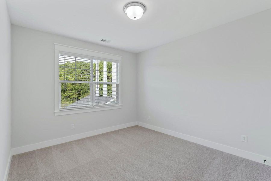 Spacious, unfurnished interior of a new home in Oak Bluff, Charleston (Image 8). Spacious, unfurnished interior of a new home in Oak Bluff, Charleston (Image 8).
