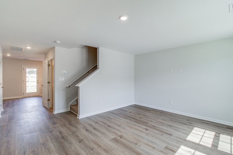 Spacious, unfurnished interior of a new home in Astoria, Columbia (Image 12).